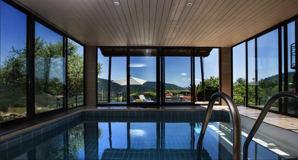photo de la piscine en Ardèche
