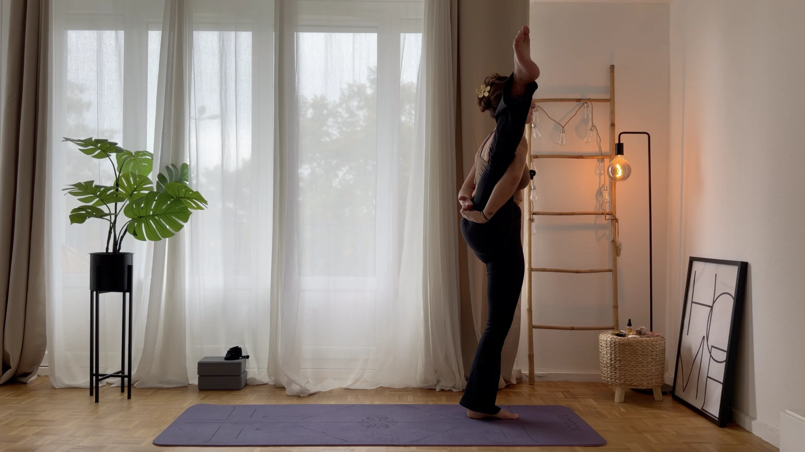 posture de yoga l'oiseau du paradis