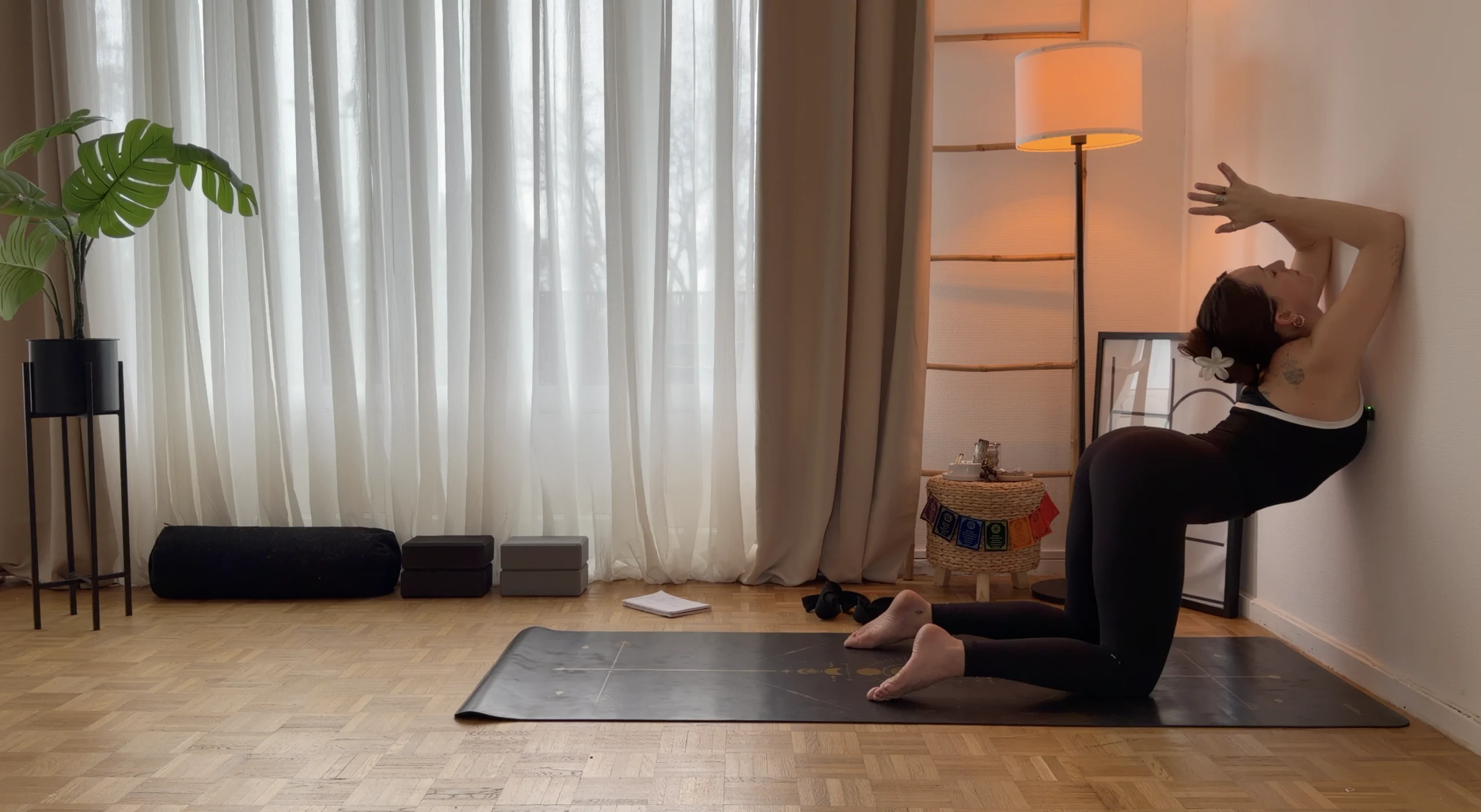 yoga contre mur