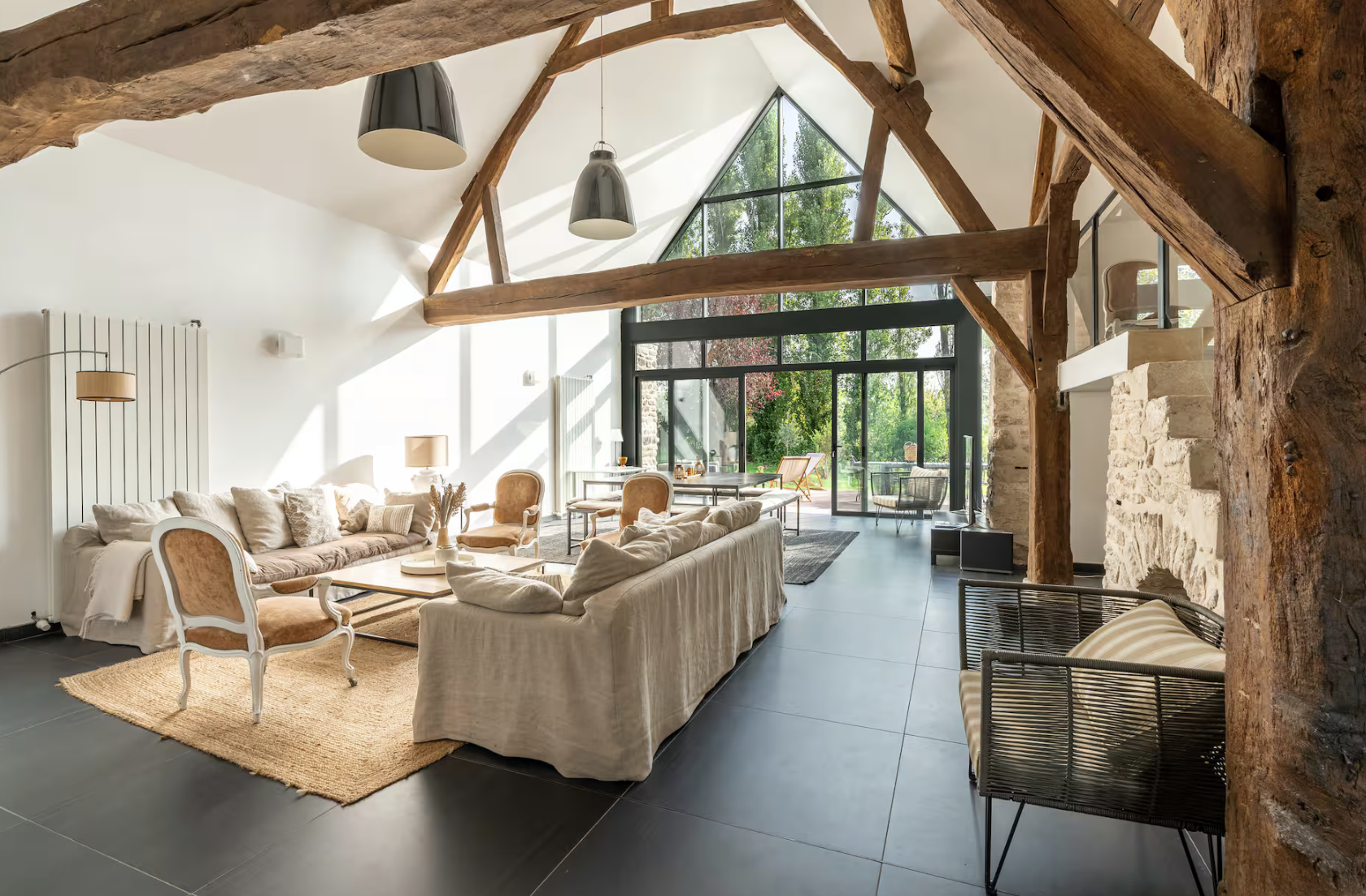 intérieur maison avec baie vitrée